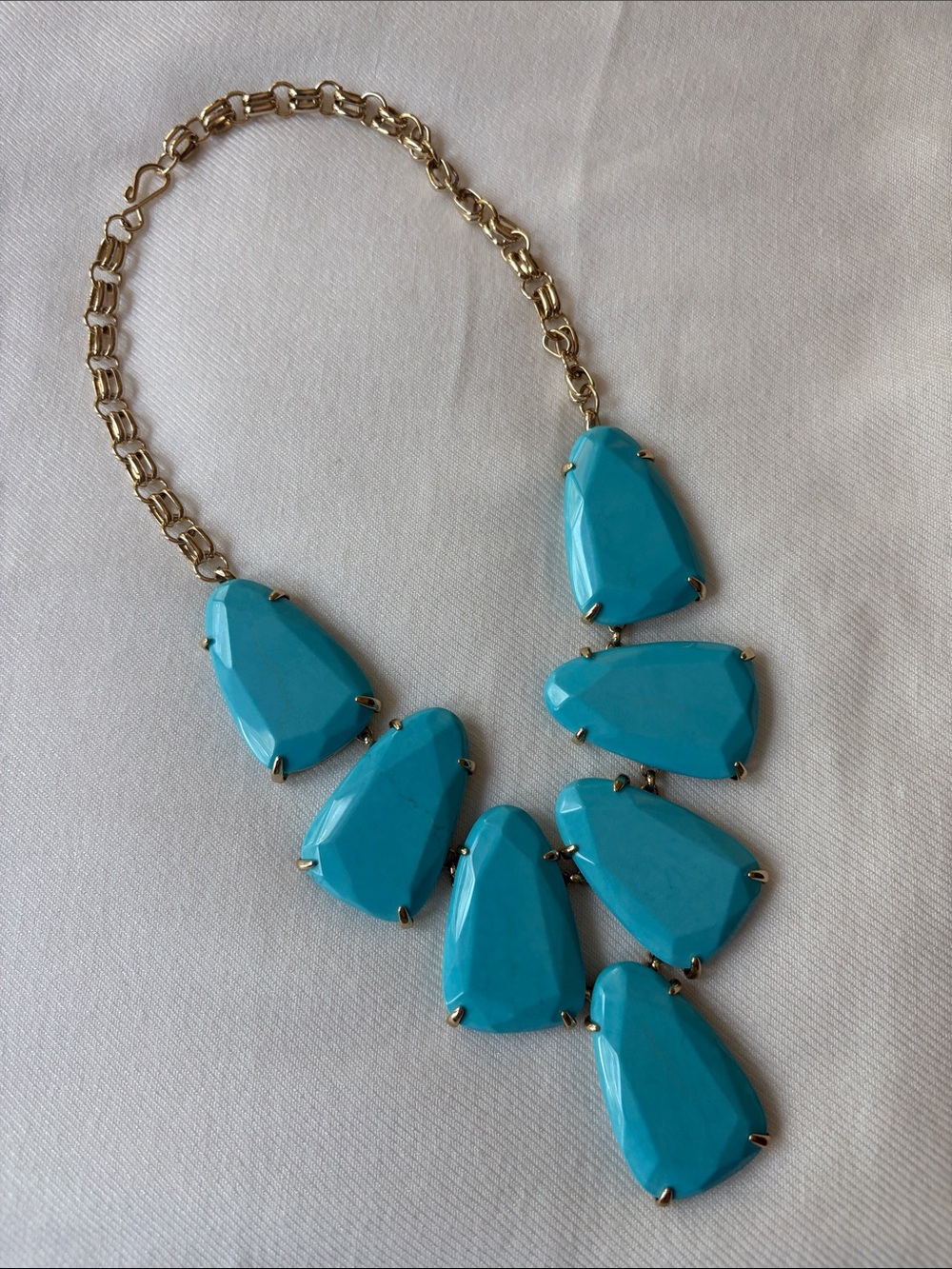 FLASH SALE 🤩Kendra Scott Harlow statement necklace turquoise gold tone. Like new - Picture 9 of 9